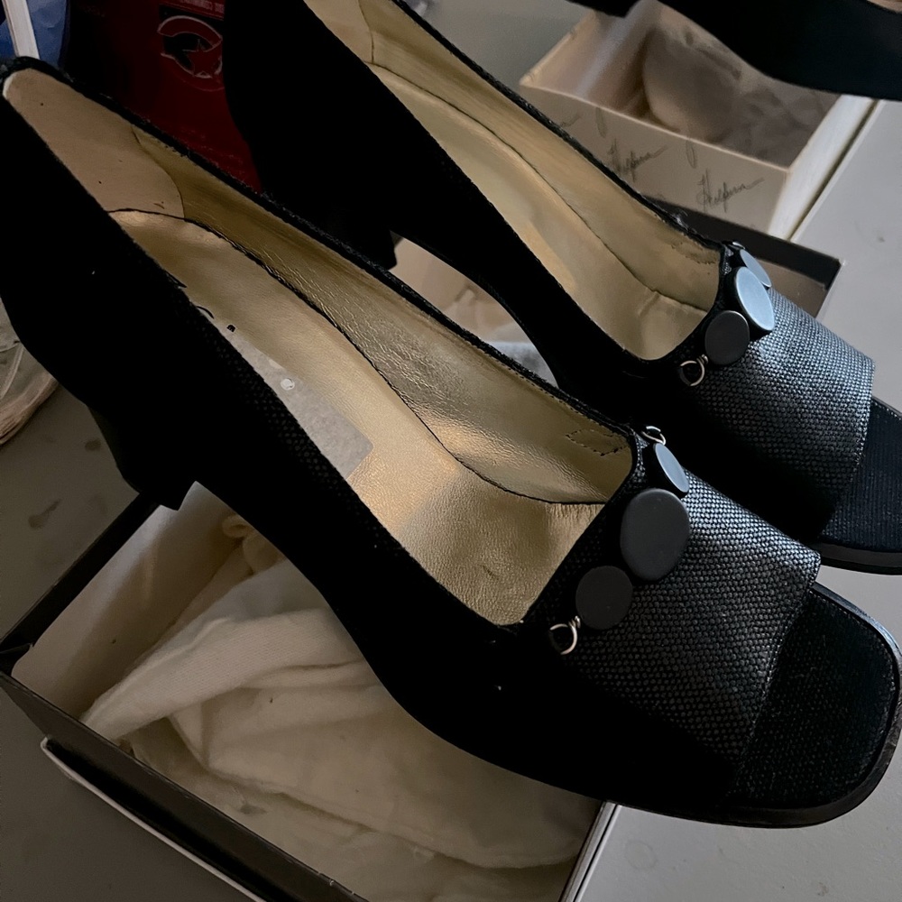 Joan & David Leather Pumps with Open Toe in excellent condition….